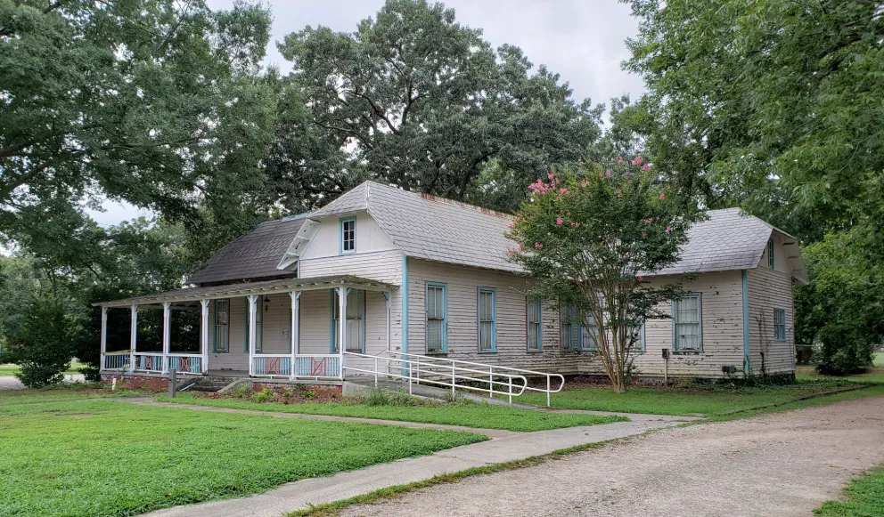 House of Many Porches